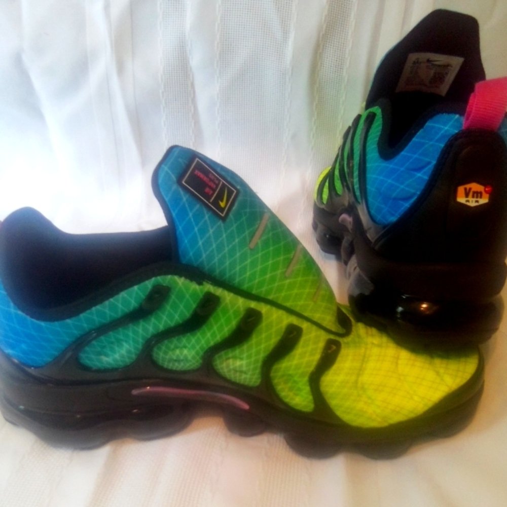Nike Air Vapormax Plus Aurora Green Reflect Silver Men's Size 8.5 .* Brand New*